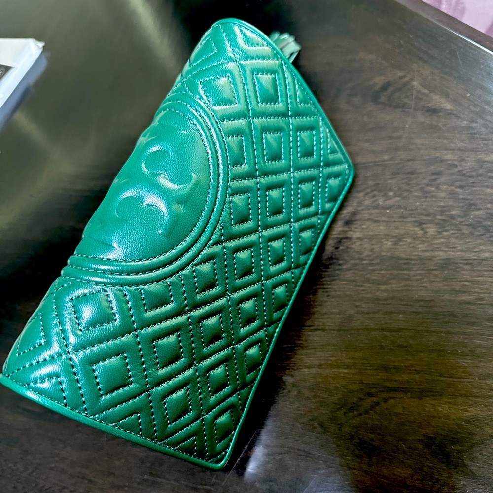 Tory Burch Fleming Wallet Crossbody Bag In Green